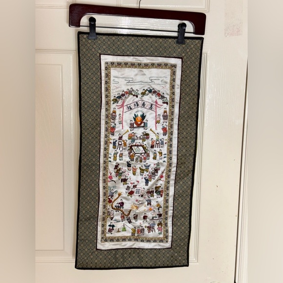 Chinese Silk Embroidery "100 Happy Children" 25 3/4" x 12 3/4" - Picture 5 of 8